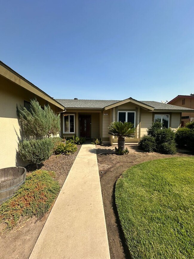 Foto del edificio - Charming 3 bedroom 2 bathroom home located...