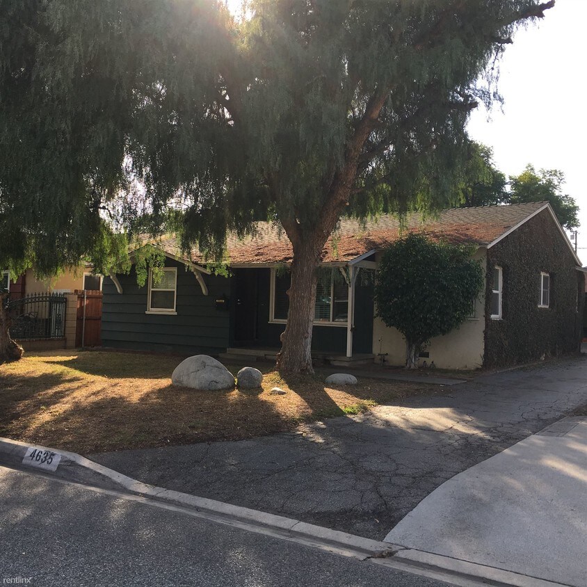 Primary Photo - 4635 Fendyke Ave