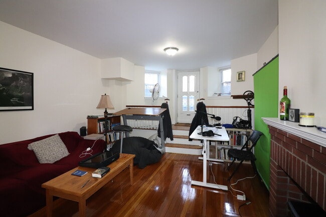 Building Photo - 1569 Beacon St