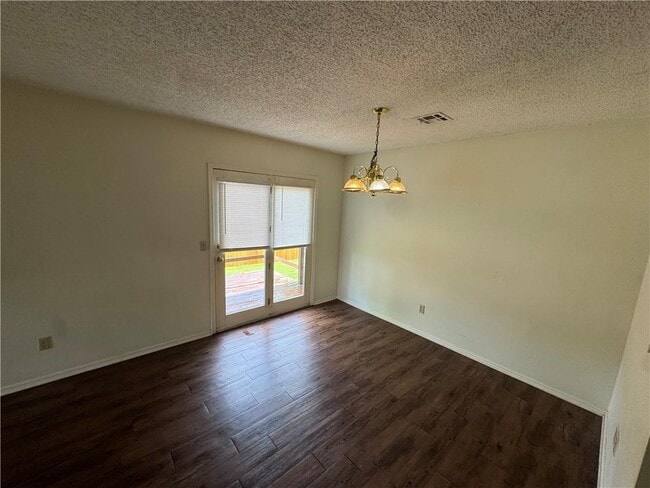 Building Photo - 301 S 11th Pl