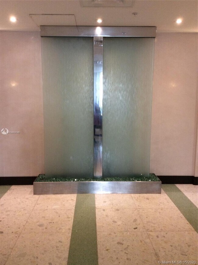 Building Photo - 3901 S Ocean Dr 5D Hollywood Fl 33019