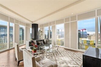Building Photo - 3750 S Las Vegas Blvd