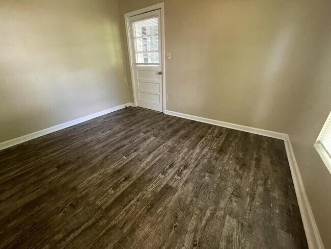 Building Photo - 321 S 3rd St