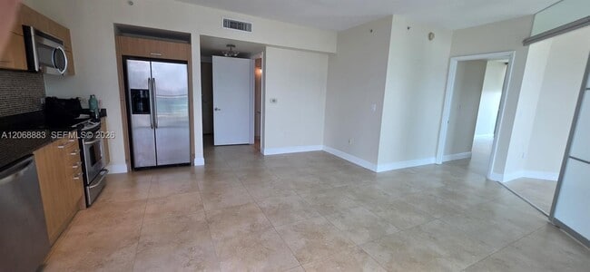 Building Photo - 350 S Miami Ave