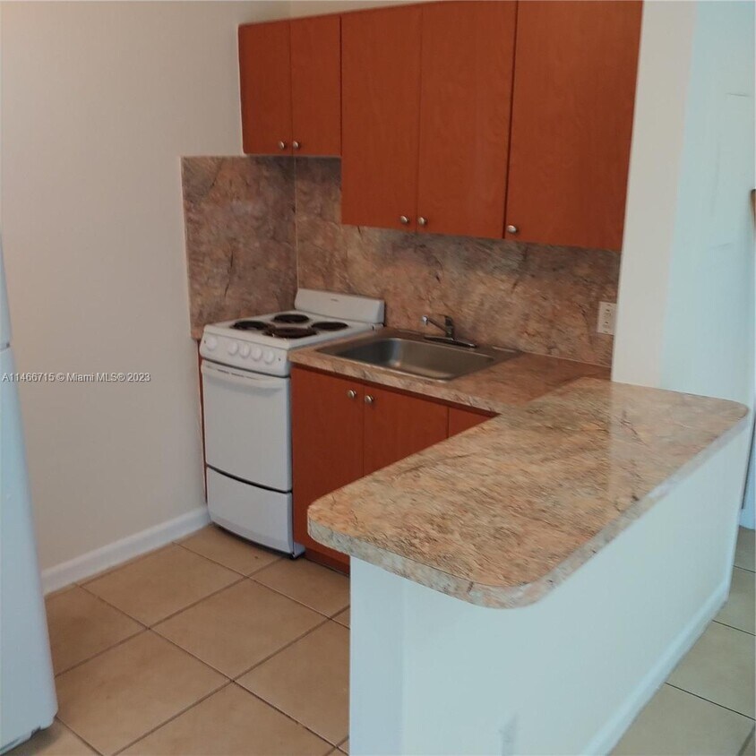 Foto principal - 692 NE 85th St