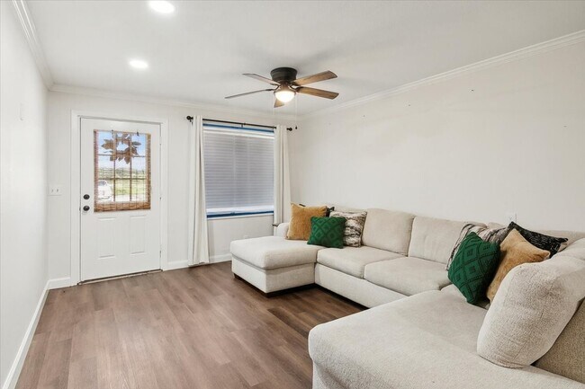 Foto del edificio - 1300 Kansas Ave S