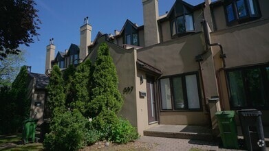 Building Photo - 597 Roehampton Ave