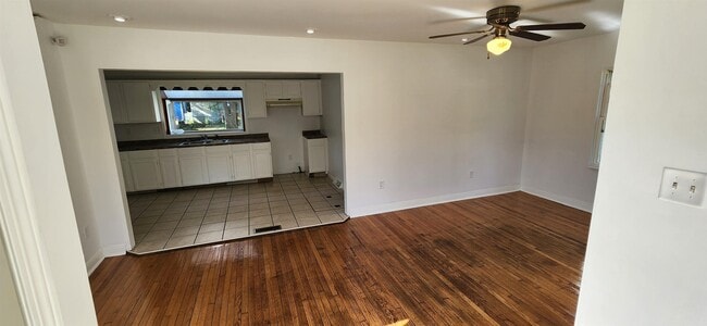 Building Photo - 304 Wilshire Dr