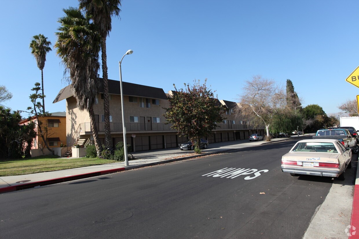 Foto del edificio - 19505 Sherman Way