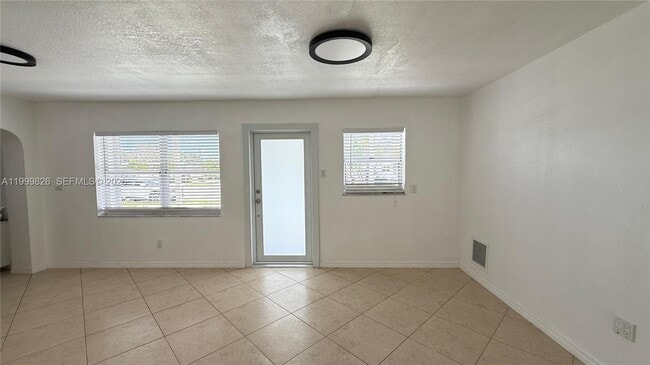 Building Photo - 11501 SW 43rd Ln
