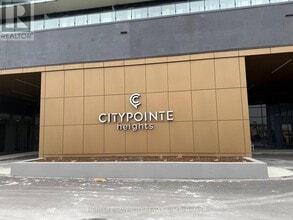 Building Photo - 15 Skyridge Dr