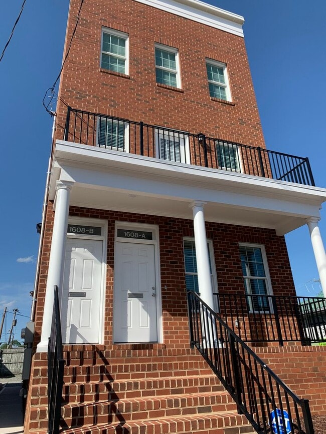 Photo - 1608 W Cary St Townhome