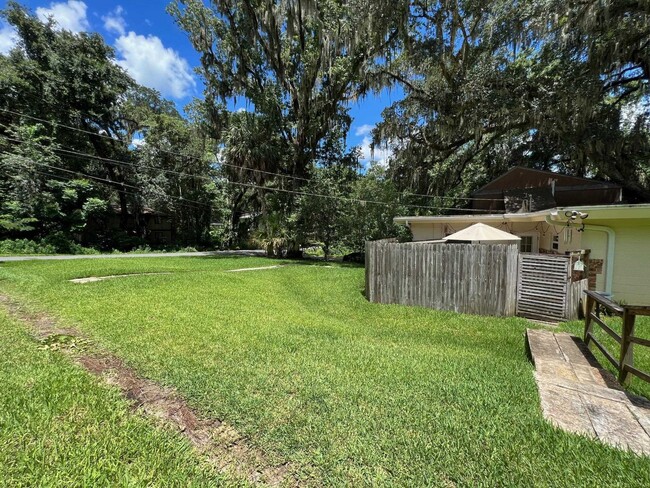 Building Photo - 1427 Fisher Ln