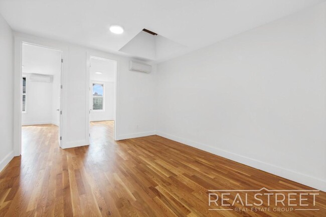 Foto del edificio - BRAND NEW 3 BED 2 Bath in Bushwick!