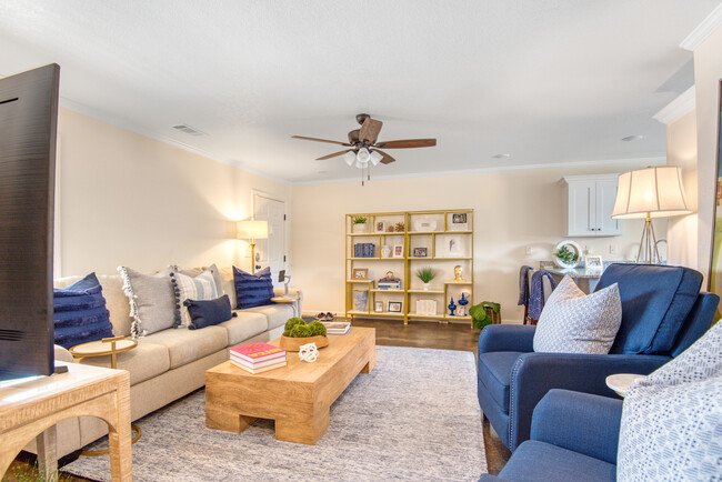 Flat Living Room - Deerfield Crossing