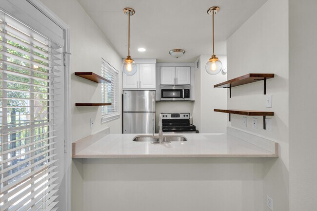 Photo - 1503 N Garrett Ave Apartment