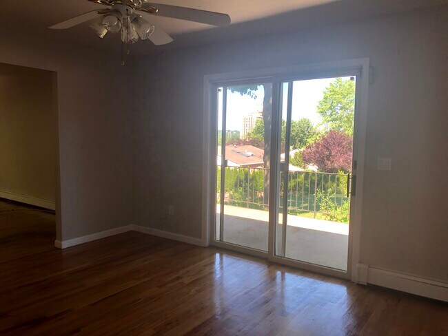 Foto del edificio - 76 Perry Pl