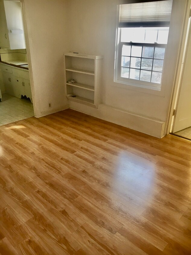 Front room - 1327 40th Ave