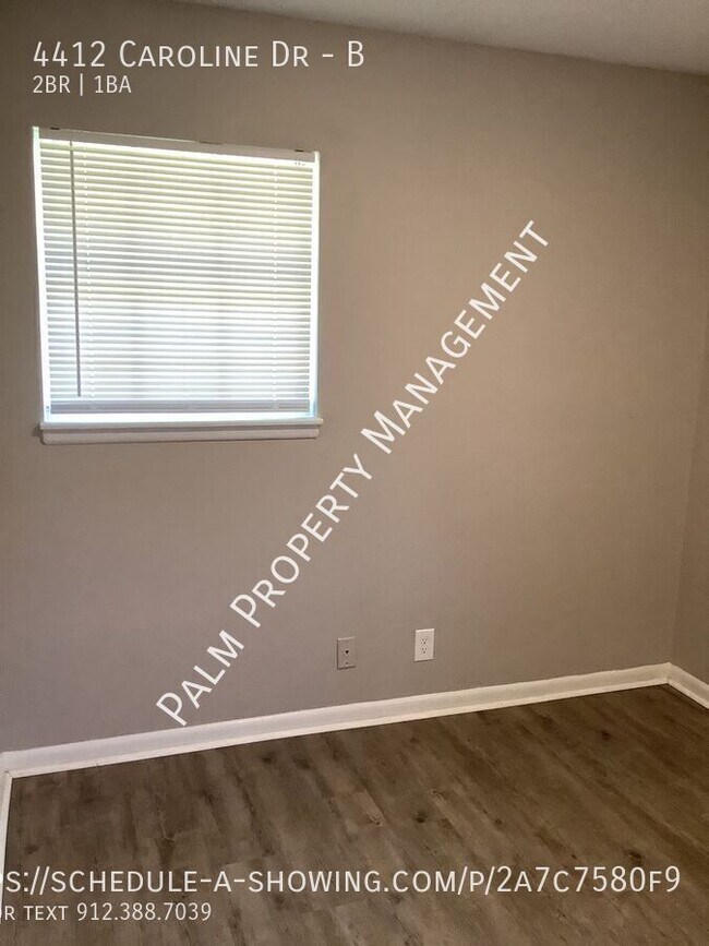 Foto del edificio - 4412 Caroline Dr