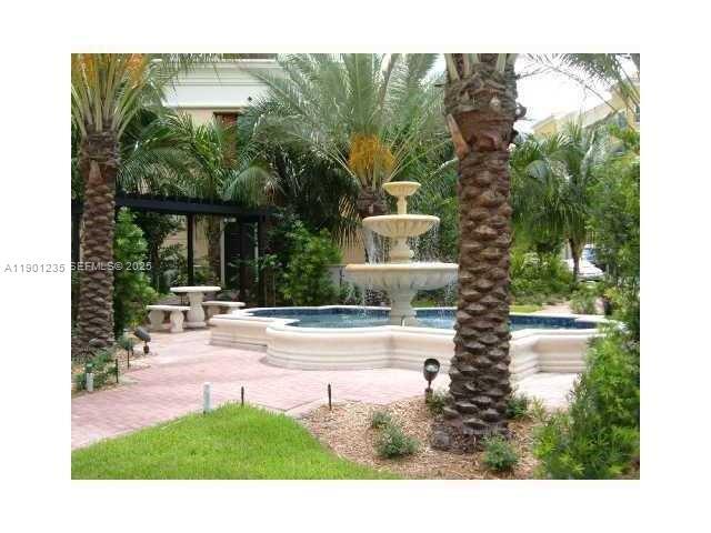 Foto del edificio - 888 Douglas Rd