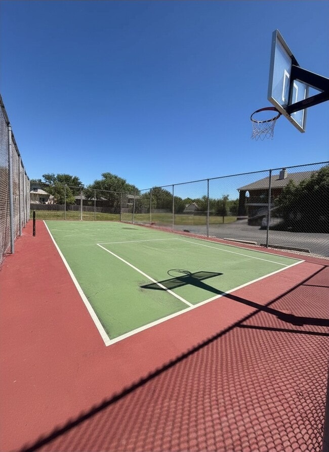 Basketball court - Cedar Lakes Apartments