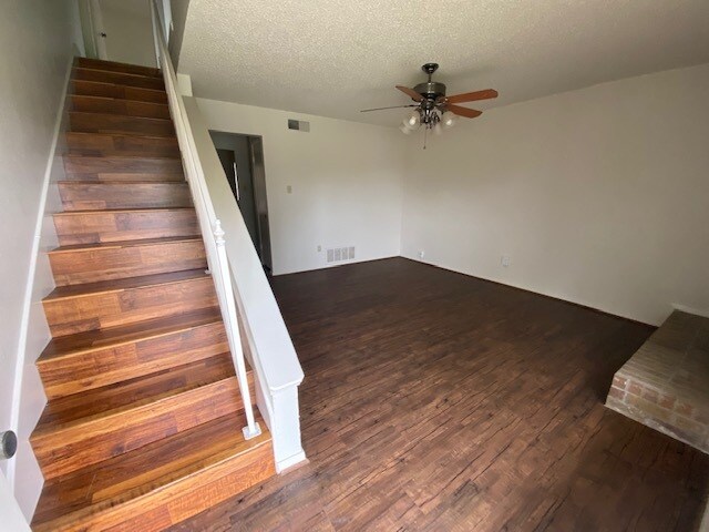 Building Photo - 904 Cottonwood Trl