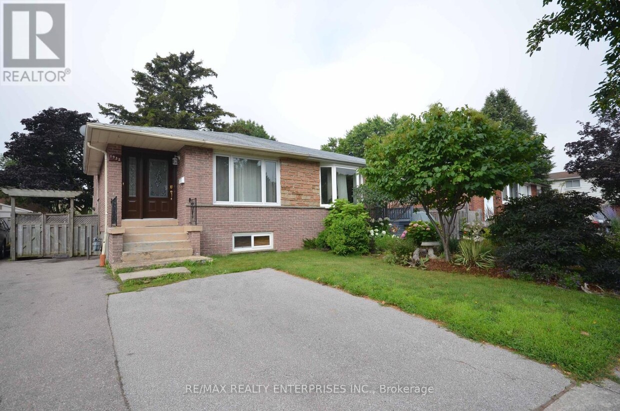 Primary Photo - 1932 Silverberry Crescent