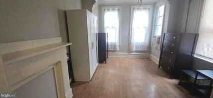 Building Photo - 3258 N Park Ave