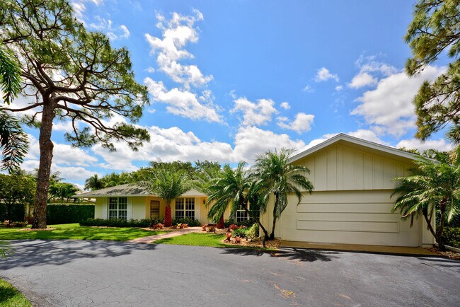 Building Photo - 291 Country Club Dr