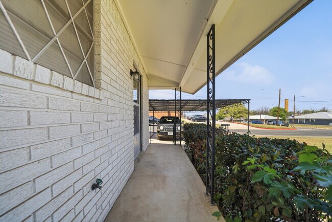 Foto del edificio - 204 W Lampasas St