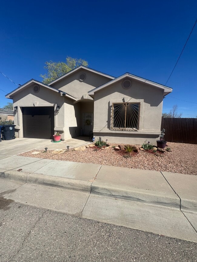 Building Photo - 4600 6th St NW