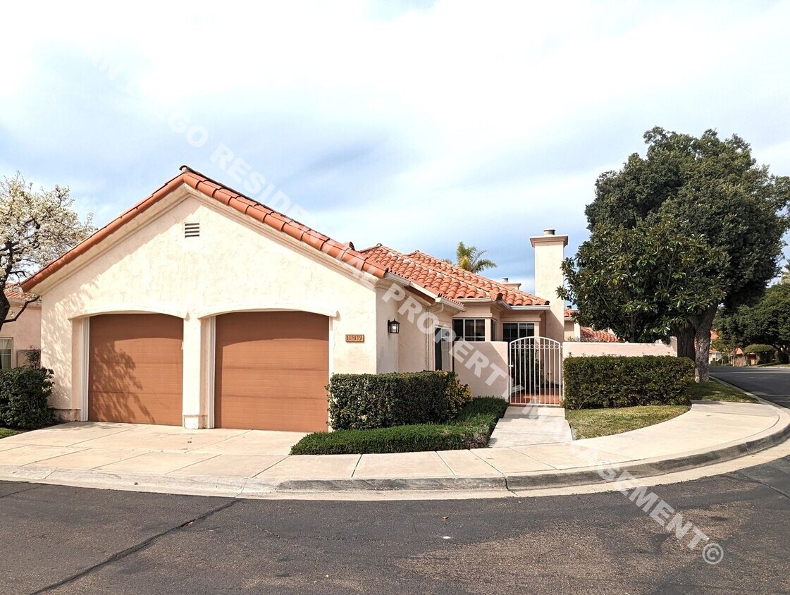 Foto principal - Gorgeous Remodeled Home In Rancho Bernardo...