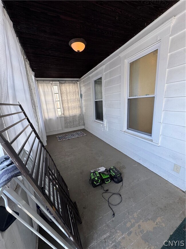 Foto del edificio - 220 Delhi St