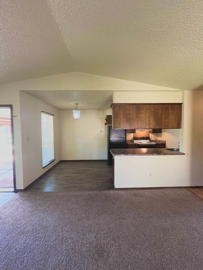 Foto del edificio - 1016 Acacia Cir
