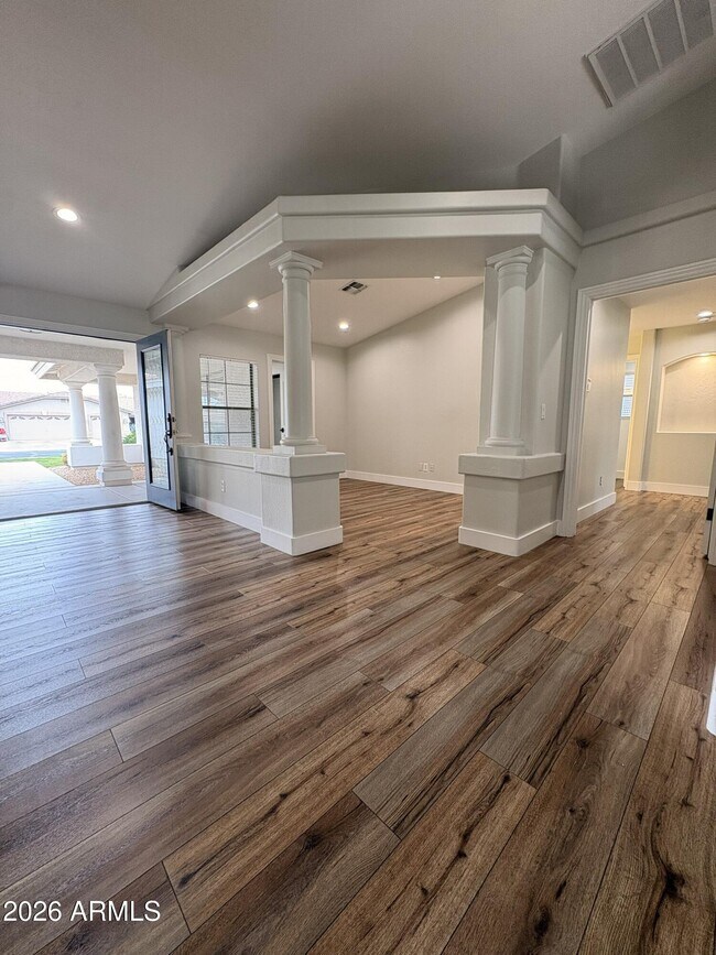 Foto del edificio - 13528 W Windsor Blvd