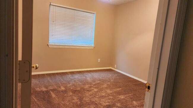 Building Photo - 21019 Royal Villa Dr
