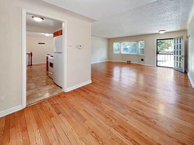 Foto del edificio - $0 DEPOSIT OPTION! UNIVERSITY PARK/DU, BEAUTIFUL RANCH HOME, 3 CAR GARAGE, HARDWOOD FLOORS, SOLAR...