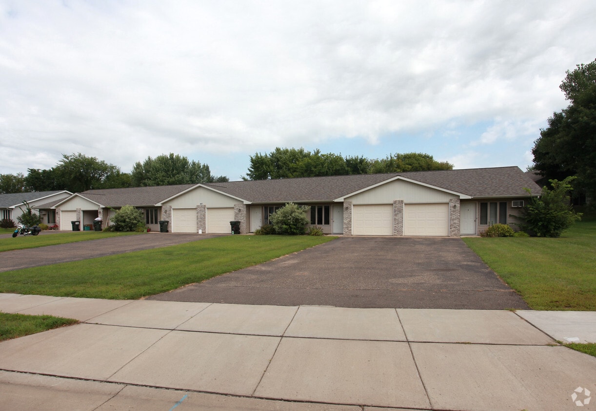 887 6th St, New Richmond, WI 54017 Apartments in New Richmond, WI