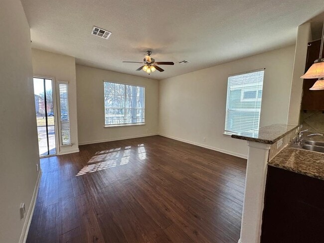 Foto del edificio - 918 Craters of the Moon Blvd