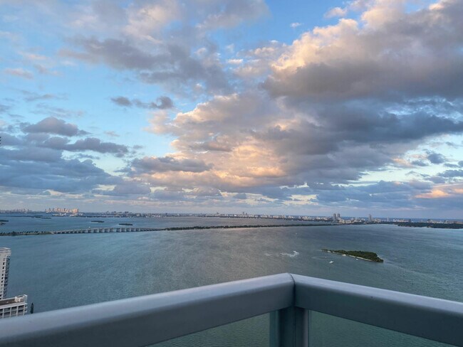 Building Photo - 1900 N Bayshore Dr