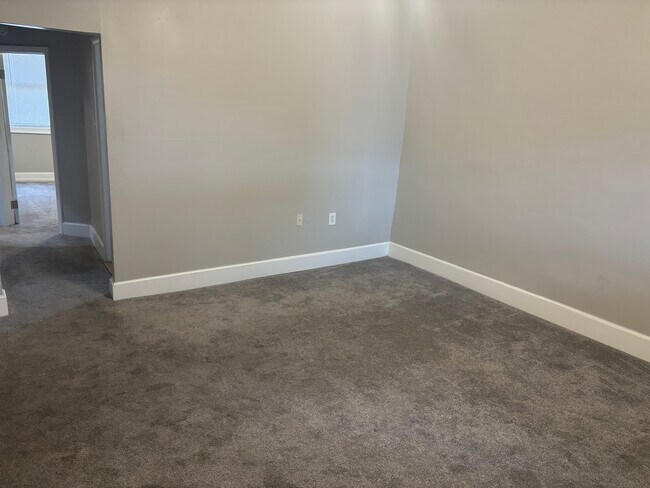 Sala de estar - 2440 Callow Ave