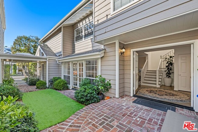 Building Photo - 13082 Mindanao Way