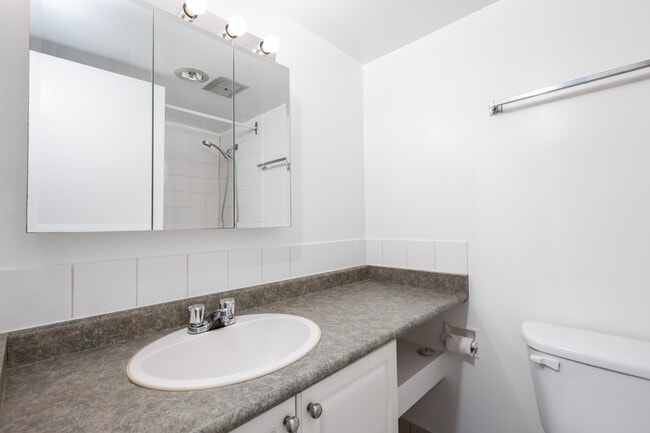 Building Photo - Ilikai