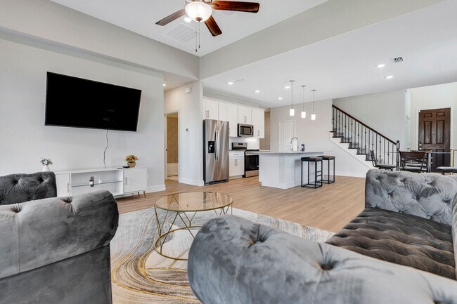 Foto del edificio - Like-New 4 Bedroom Home in Prime Garland Location