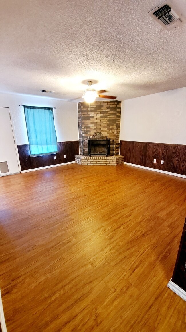 Building Photo - 4016 Eastridge Dr