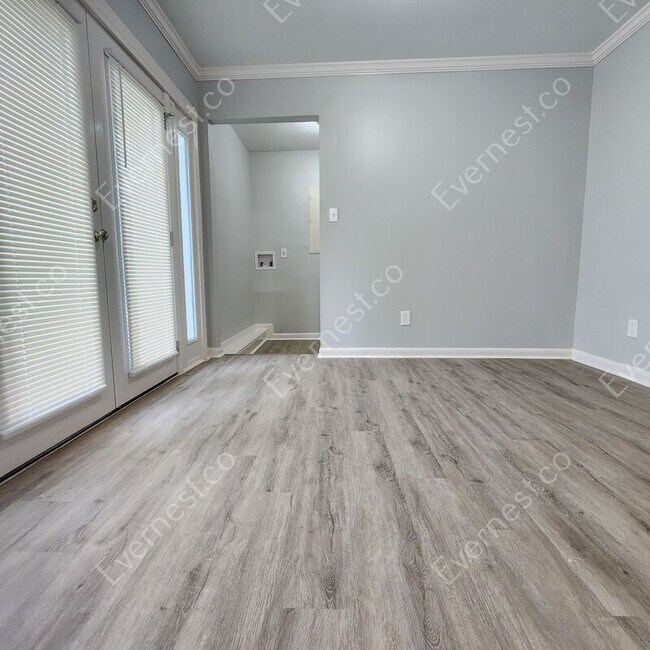 Foto del edificio - 1079 Shieldcrest Way