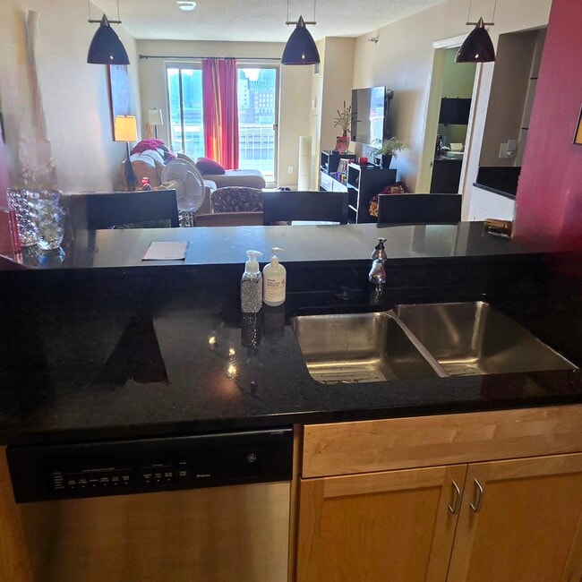 Foto del edificio - 401 S 1st St