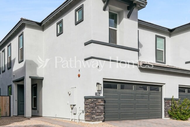 Building Photo - 3036 N 37th Pl