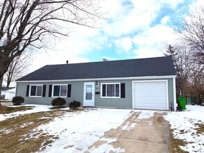 Building Photo - 661 Willow Dr