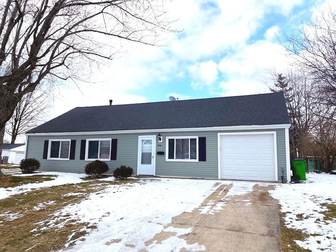 Foto principal - 3 Bed- 2 Full Bath Ranch for Rent | Newly ...